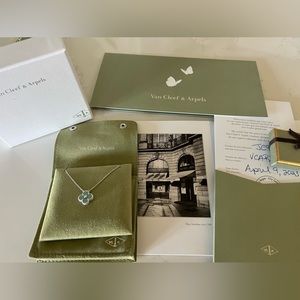 Authentic Brand New 2022 VCA Holiday Pendant